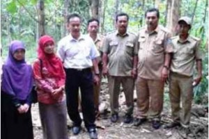 Sekretaaris BKAD Kunci Bersama, Heri Purnama saat menemani Litbang Kemendagri.